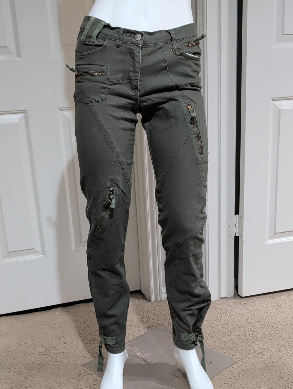 Standard Stylish Slim Utility Cargo Pants Women's 7 (Small) US Luxe